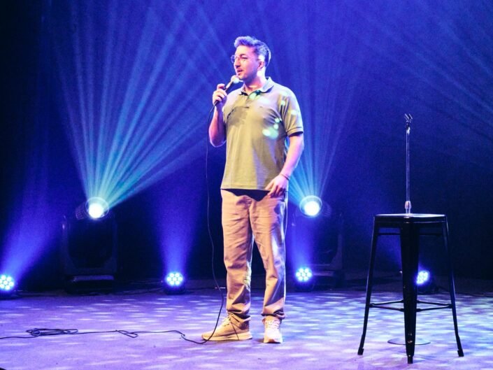 DROP THE MIC - STAND UP